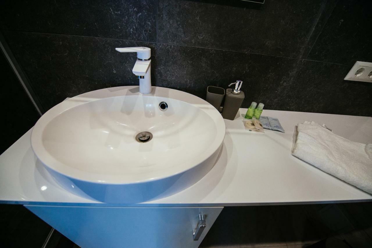 Zigzag Hotel Zatoka Kültér fotó